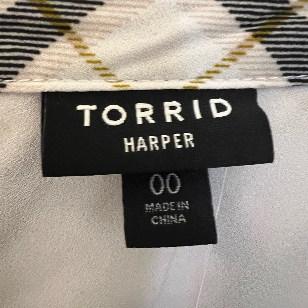 Torrid Woman’s Harper Black and White Plaid Blouse Classic Chic Size is 00 - Picture 5 of 6